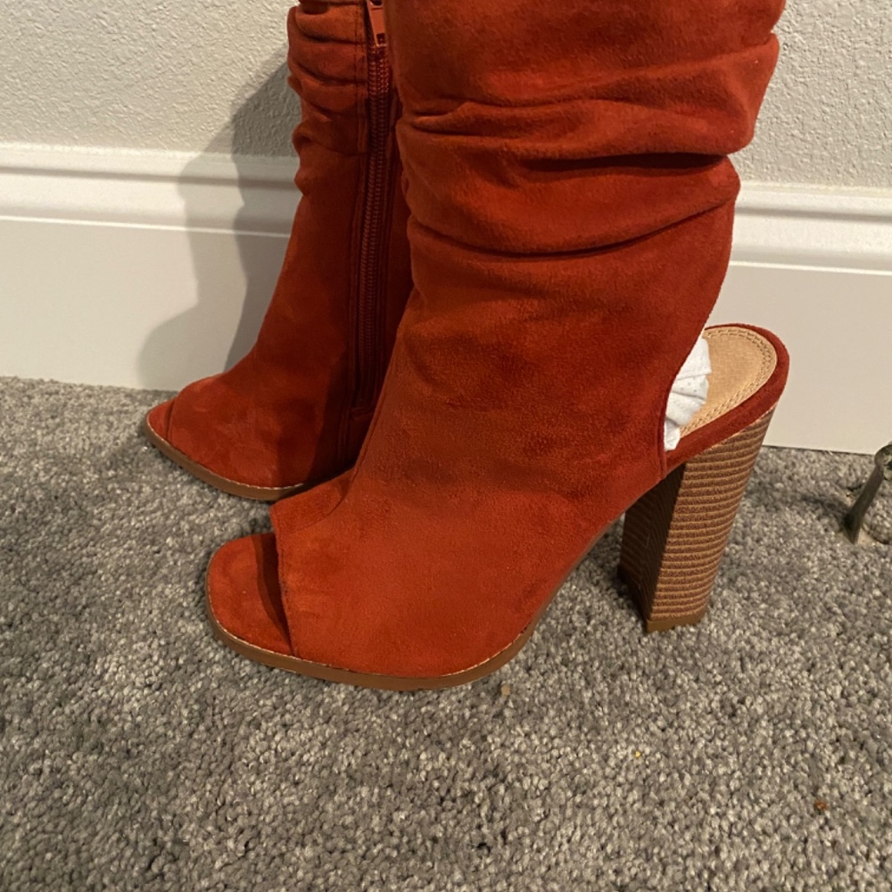 Booties 7.5 - Picture 2 of 4